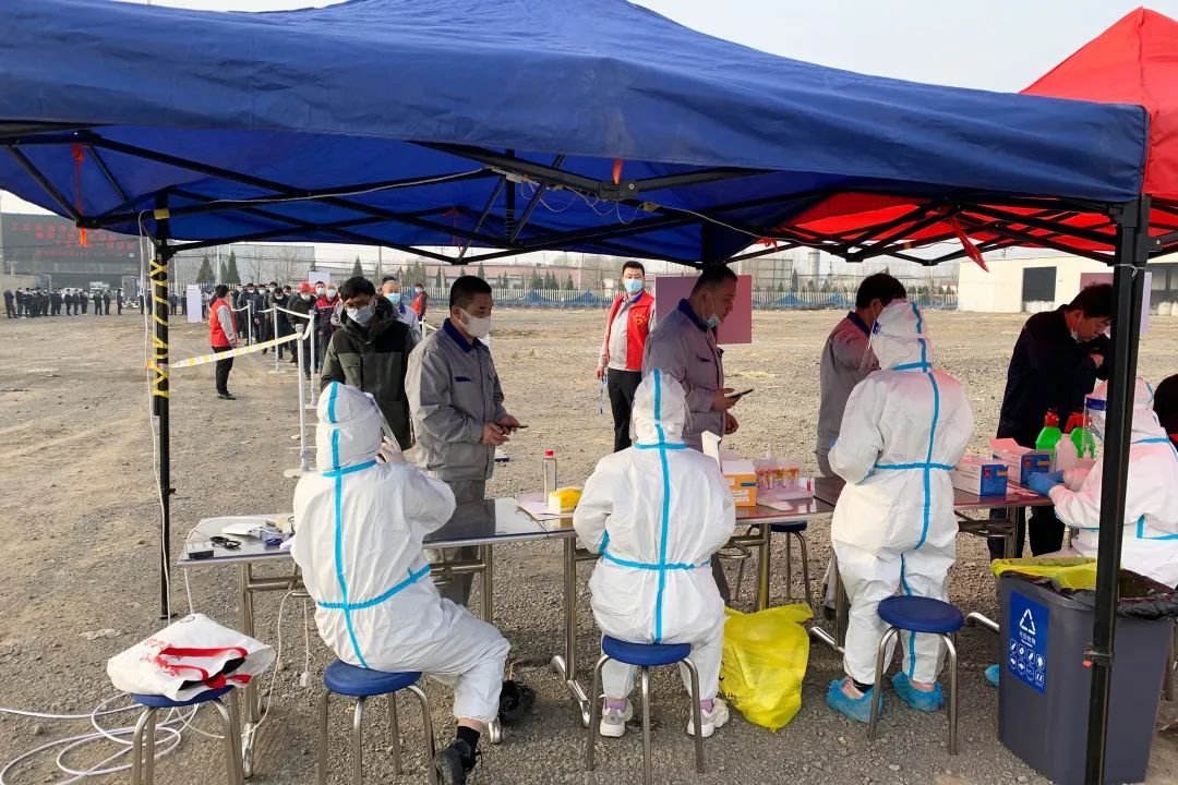 同心同力齐抗疫-压型钢板厂家AG贵宾会全员核酸检测有序进行(图2)