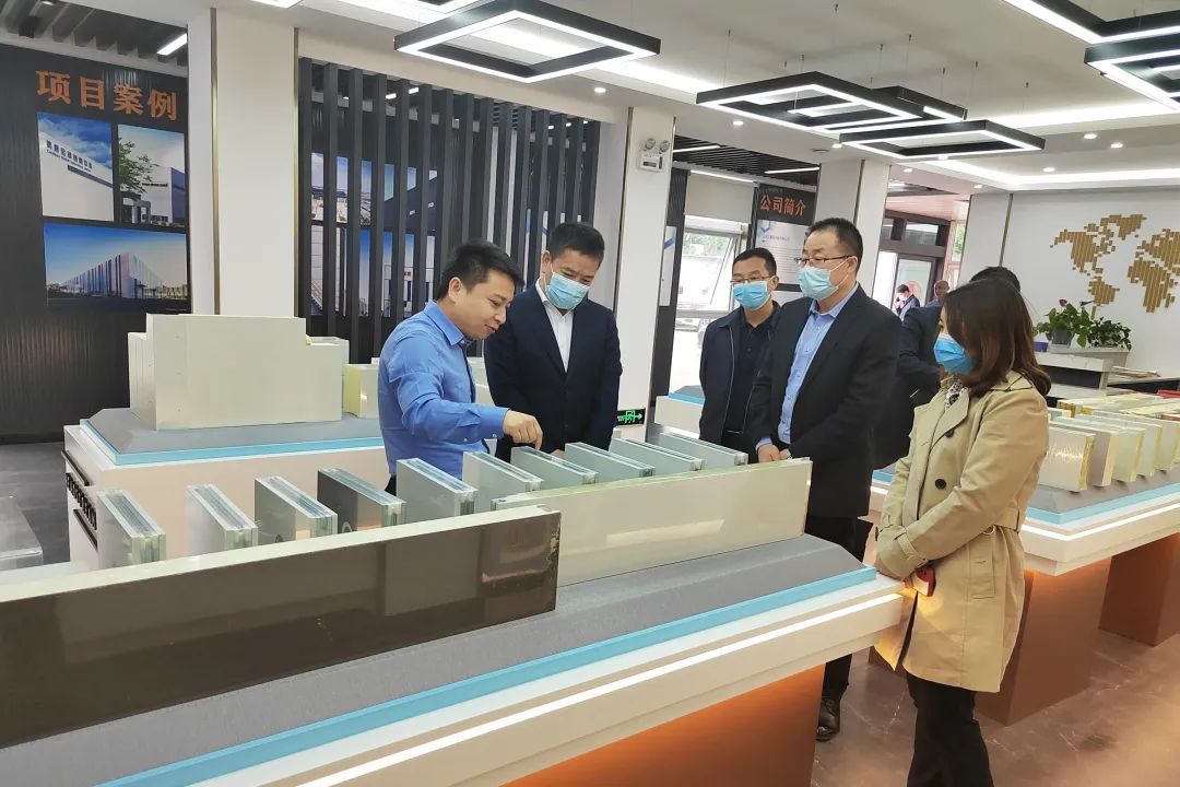重庆市永川区委常委、副区长宋文到访楼承板厂家AG贵宾会重庆金诺公司调研工作(图3)
